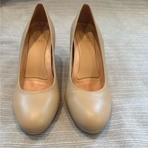Naturalizer Beige Women’s Round-Toe Pumps